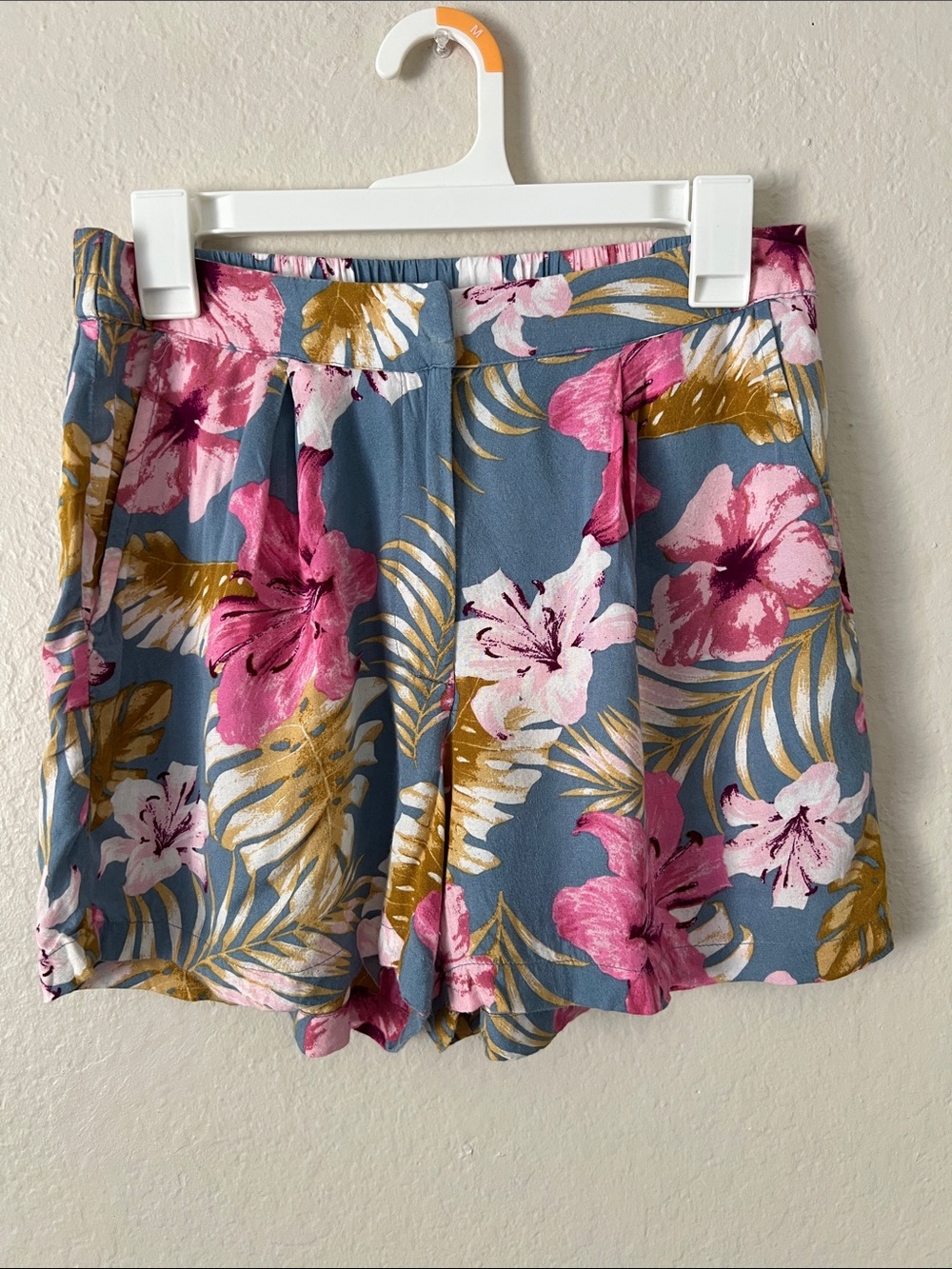 Like New! PIECES Floral Print Pleated  Shorts - Blue with Pink & Gold in Size S